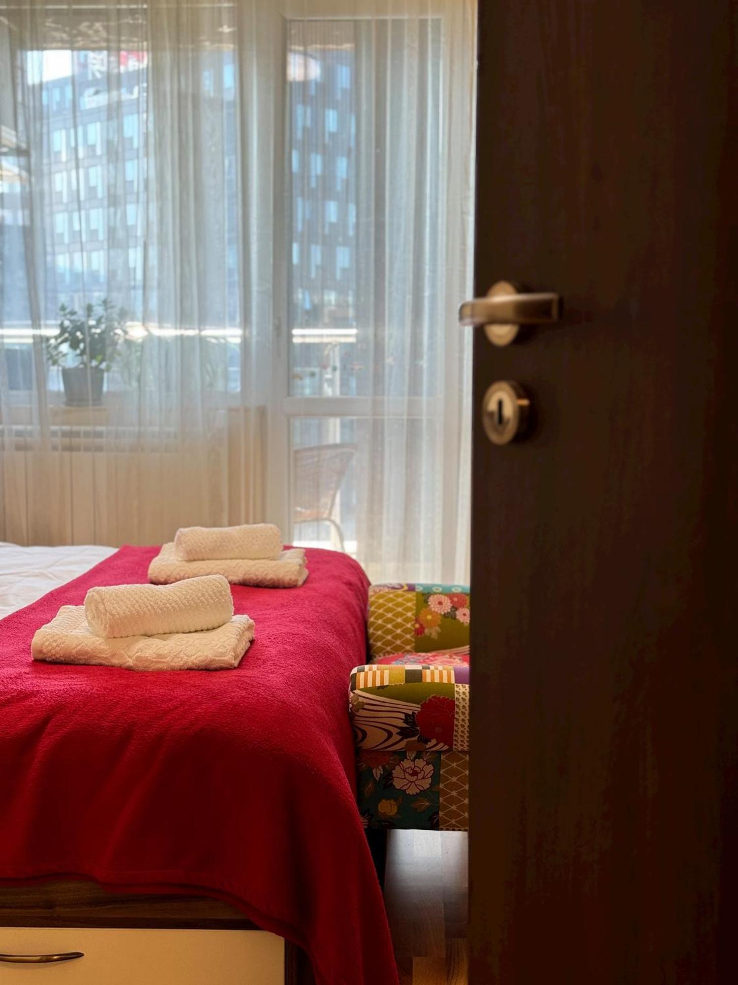 Sunny & Comfort Next To Tech Park For 4 Guests *